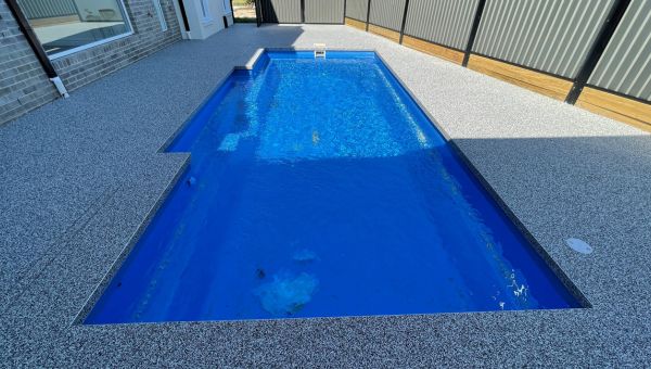 Pool Surround Ideas For Safety and Practicality